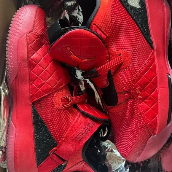 Air Jordan XXXIII University Red GS Youth - Picture 6 of 8